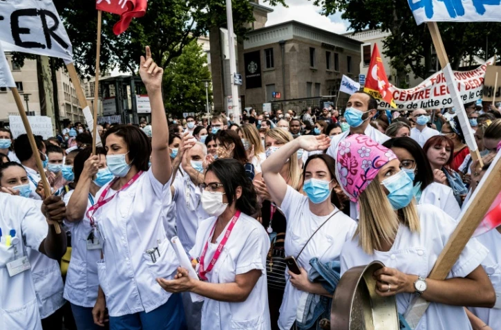 Des personnels soignants manifestent Ă Lyon le 16 juin 2020