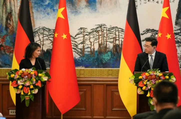 Les ministres des Affaires étrangères chinois Qin Gang (D) et allemande Annalena Baerbock, lors d'une conférene de presse conjointe à Pékin le 14 avril 2023