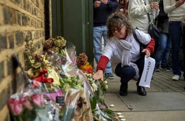 Des fleurs déposées après une marche le 8 octobre 2017 à Londres en hommage à Sophie Lionnet, une jeune fille au pair française retrouvée morte en septembre 