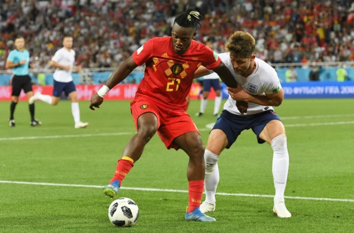 L'attaquant belge Michy Batshuayi et le défenseur anglais Gary Cahill à la lutte le 28 juin 2018 à Kaliningrad 