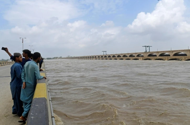 Le barrage de Sukkur sur le fleuve Indus, dans le sud du Pakistan, le 27 août 2022

