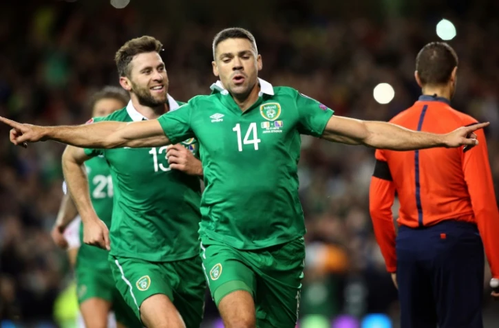 Jonathan Walters célèbre son penalty réussi pour l'Irlande face à la Bosnie-Herzégovine, le 16 novembre 2015 à Dublin