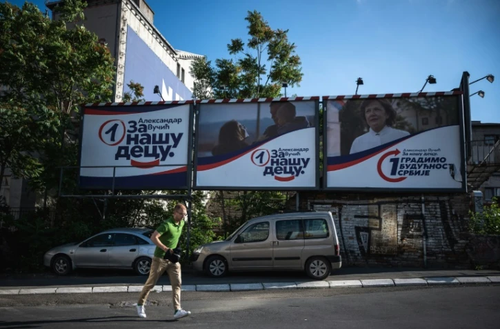 Affiches électorales à Belgrade, le 18 juin 2020