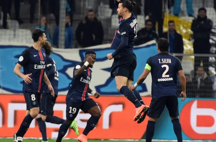 Zlatan Ibrahimovic et ses coéquipiers fêtent son but face à l'OM au Vélodrome, le 7 février 2016