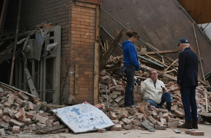 Le président américain Joe Biden en visite à Mayfield, ville du Kentucky ravagée par une tornade, le 15 décembre 2021