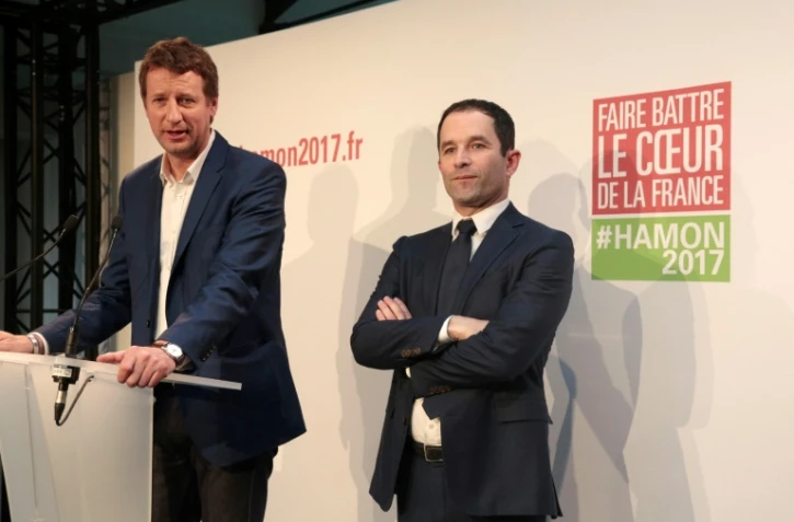 Benoît Hamon (d) et Yannick Jadot, lors de la dernière campagne présidentielle, le 26 février 2017 à Paris