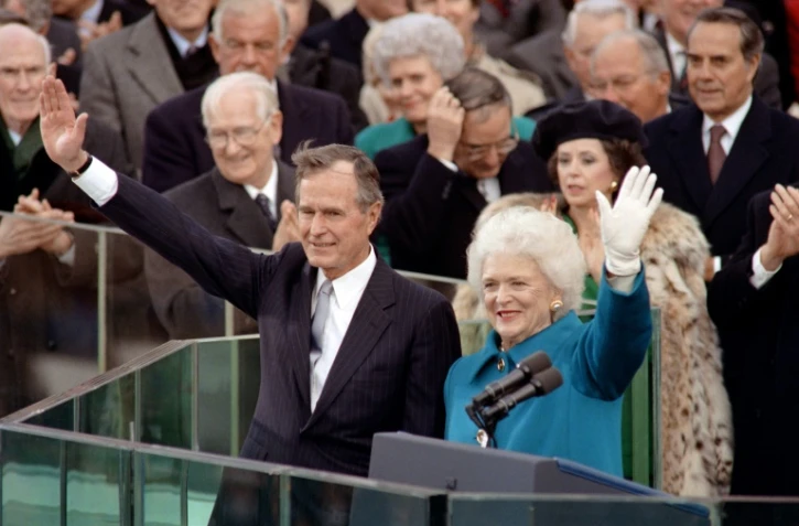 Barbara Bush et son mari, le président George H.W. Bush, le 20 janvier 1989 à Washington