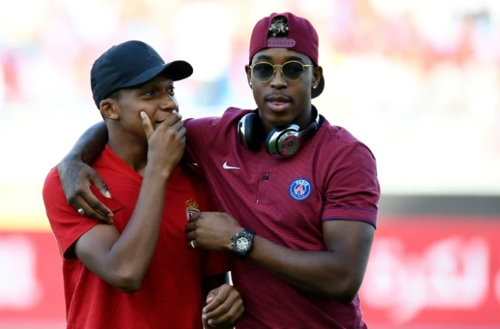 L'attaquant de Monaco Kylian Mbappé et le défenseur du PSG Presnel Kimpembe, avant le Trophée des champions, le 29 juillet 2017 à Tanger