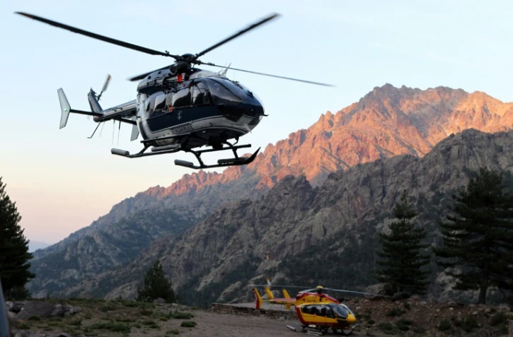 Selon la préfecture, trois hélicoptères ont été déployés: les Dragons 2A et 2B de la sécurité civile ainsi que l'hélicoptère de la gendarmerie