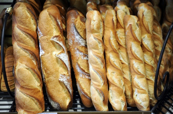 Le Sénat examine jeudi matin un texte pour permettre aux boulangers et aux fleuristes, notamment, de faire travailler leurs salariés le 1er-Mai, une initiative vilipendée par les syndicats et la gauche