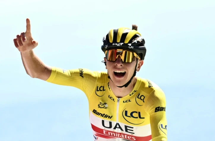 Le Slovène Tadej Pogacar, porteur du maillot jaune, s'impose au sommet de la Super Planche des belles filles lors de la 7e étape du Tour de France le 8 juillet 2022