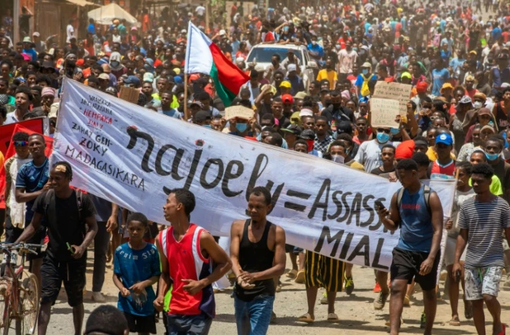 Des manifestants défilent contre le gouvernement à Antsiranana, le 4 octobre 2025 à Madagascar
