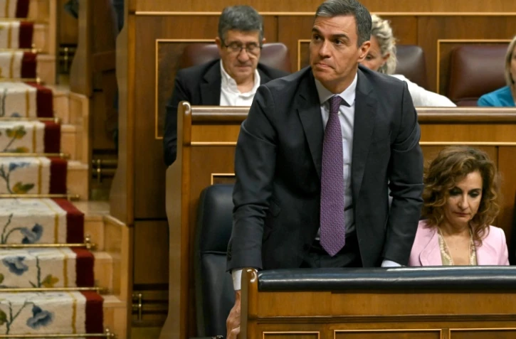 Le Premier ministre espagnol Pedro Sanchez vote lors de l'approbation finale de la loi d'amnistie pour les séparatistes catalans, à Madrid, le 30 mai 2024