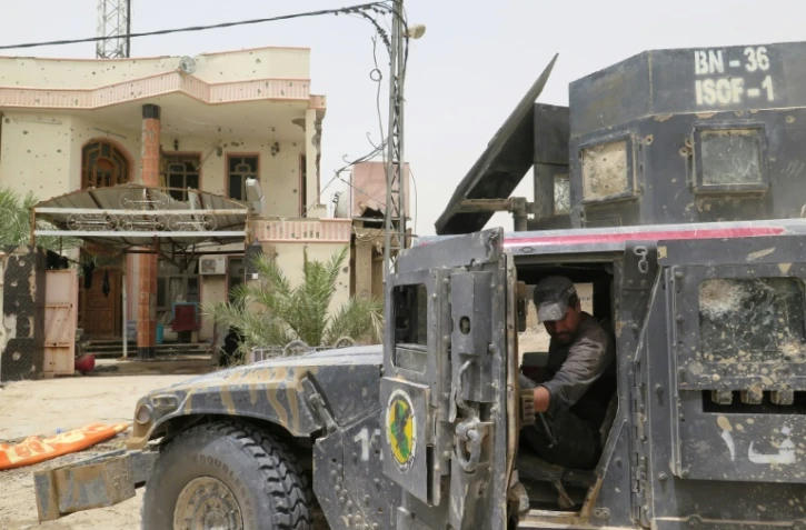 Un véhicule des forces antiterroristes garées à Fallouja pendant une opération pour regagner la ville au groupe EI le 16 juin 2016