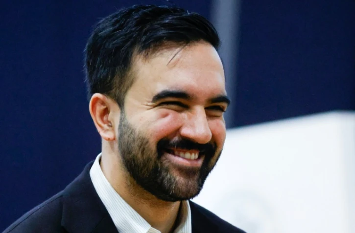 Le candidat démocrate à la mairie de New York Zohran Mamdani quelques heures avant sa victoire, alors qu'il vote à Astoria, dans le Queens, le 4 novembre 2025