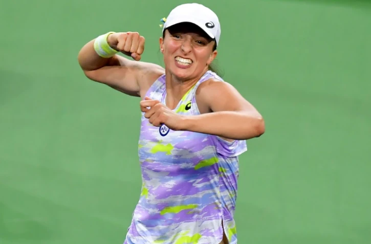 La Polonaise Iga Swiatek célèbre sa victoire au tournoi d'Indian Wells, en Californie, le 18 mars 2022