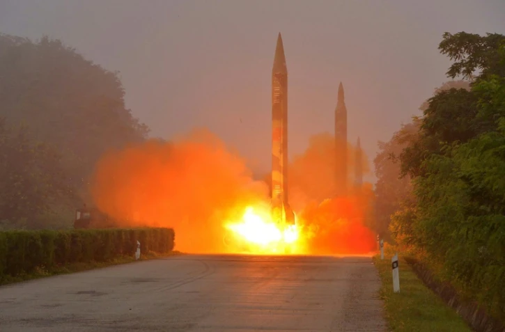 Photo fournie le 21 juillet 2016 par l'agence officielle nord-coréenne KCNA, d'un tir de missile à une date non précisée