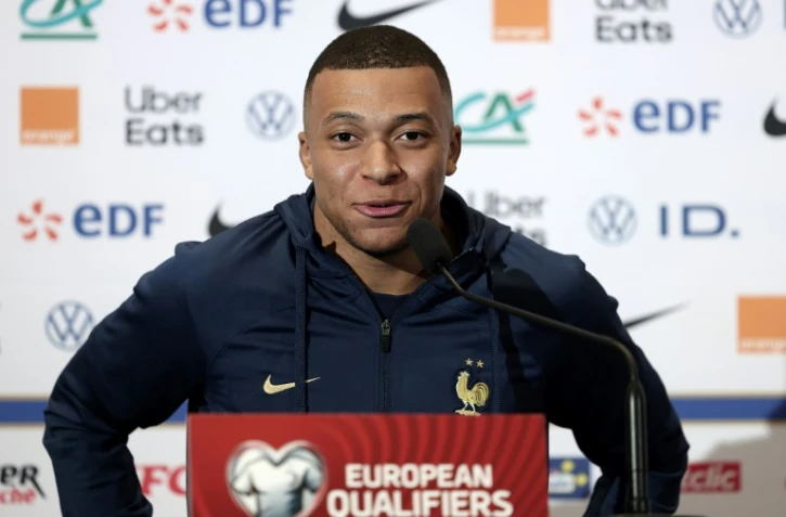 L'attaquant et capitaine de l'équipe de France Kylian Mbappé lors d'une conférence de presse avant le match des qualifications à l'Euro 2024 contre Gibraltar, à Nice, France, le 17 novembre 2023