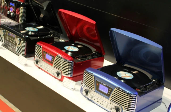 Des tourne-disques présentés le 8 janvier 2016 au salon CES de Las Vegas