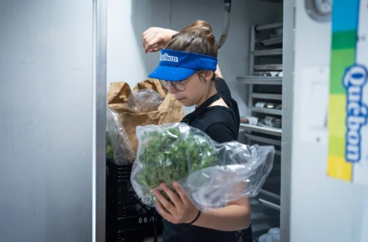 Sofia-Rose Adams, 13 ans,employée d'un café dans la grande région montréalaise, à Saint-Mathias-sur-Richelieu, Canada, le 12 juin 2022