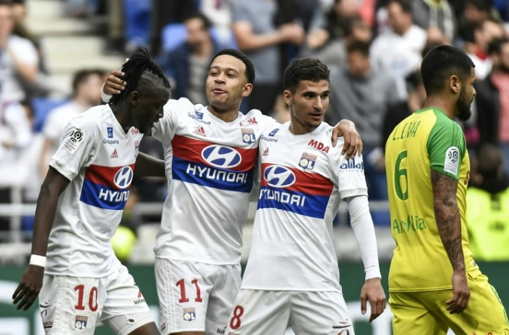 Les attaquants de Lyon Bertrand Traoré (g)  Memphis Depay (c) et Houssem Aouar lors de la victoire de Lyon sur Nantes 2-0 le 28 avril 2018  