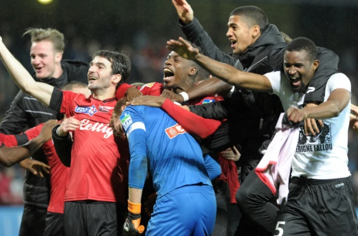 La joie des joueurs de Guingamp qualifiés pour les quarts de finale de la Coupe de la Ligue après avoir éliminé Nice, le 15 décembre 2015 au Roudourou