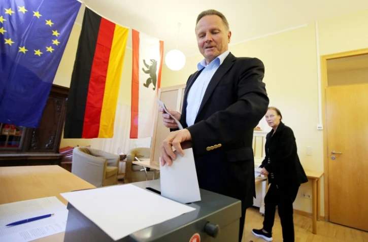 Georg Pazderski, candidat du parti AfD (Alternative pour l'Allemagne), vote aux élections régionales à Berlin le 18 septembre 2016