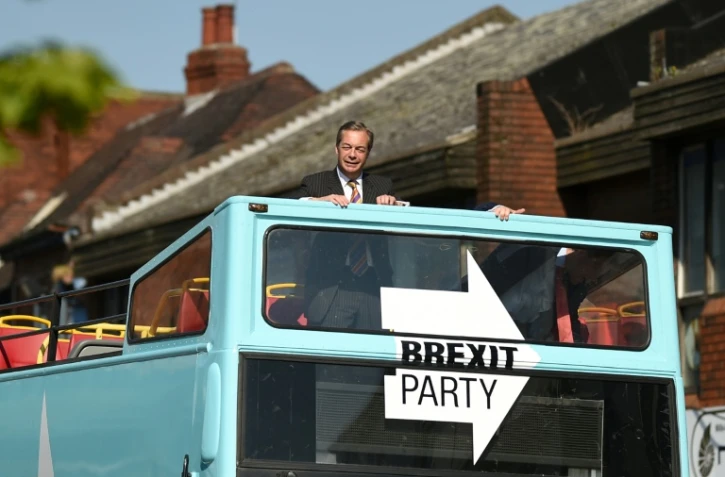 Nigel Farage, dont le Parti du Brexit est en tête pour les élections européennes, fait campagne à Pontefract le 13 mai 2019