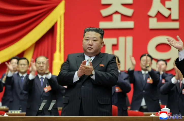 Photo du 22 février 2026 diffusée par l'agence officielle nord-coréenne KCNA, montrant le dirigeant Kim Jong Un lors du congrès du parti au pouvoir, à Pyongyang