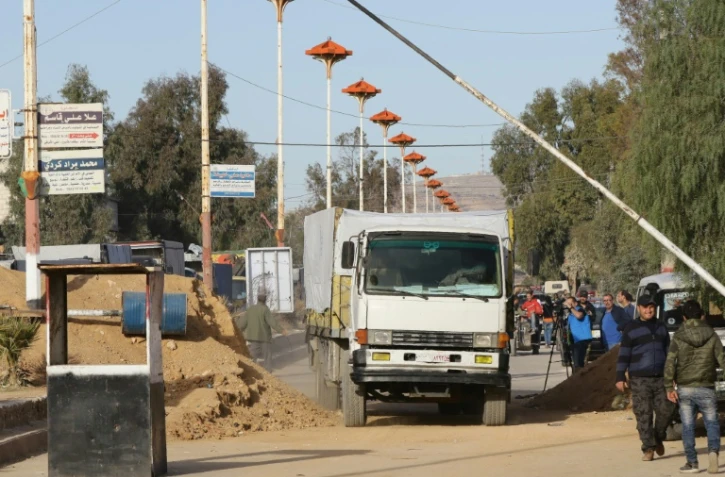 Un premier convoi d'aide humanitaire se prépare à entrer mercredi dans la ville rebelle assiégée de Mouadamiyat al-Cham près de Damas, le 17 février 2016