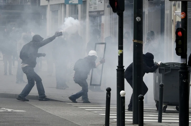Des heurts à Rennes lors de la manifestation contre la loi travail, le 28 avril 2016