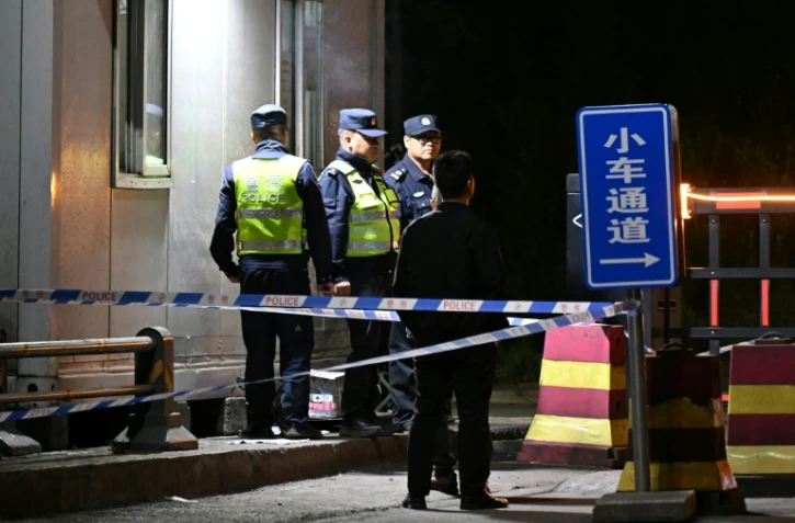 Des agents de sécurité devant l'entrée de la mine de charbon de Liushenyu, dans le nord-est de la Chine, le 23 mai 2026