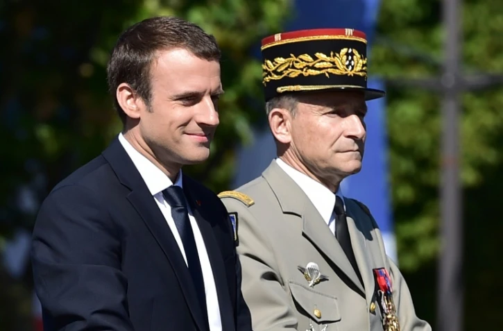 Le président Emmanuel Macron et le chef d'Etat major de l'armée, le général Pierre de Villiers, lors du défilé militaire, le 14 juillet 2017 à Paris