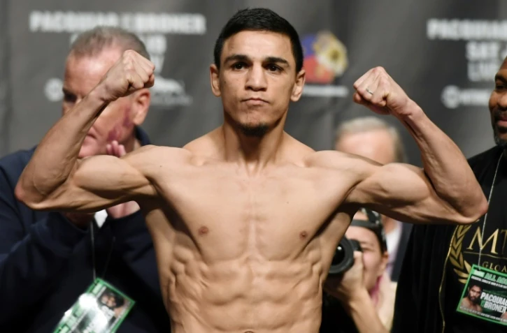 Le Français Nordine Oubaali, lors de la pesée officielle, avant son combat contre l'Américain Rau'shee Warren pour le titre vacant de champion du monde des poids coqs, le 18 janvier 2019 à la MSGM Garden Arena à Las Vegas