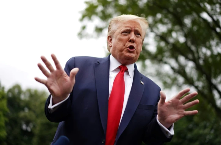 Le président américain Donald s'adresse à la presse sur les pelouses de la Maison Blanche à Washington, avant son départ pour le Michigan le 21 mai 2020.