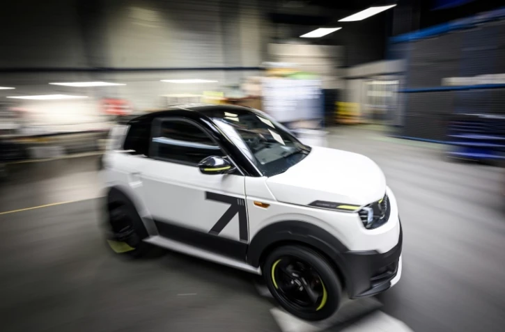 Une voiture électrique sans permis dans l'usine Ligier de Boufféré, dans l'ouest de la France, le 11 avril 2023