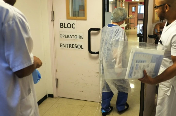 Une femme soignée le 4 novembre 2014 à l'hôpital Curie à Paris pour un cancer du sein