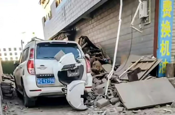 Capture d'écran montrant les dégâts causés dans le comté de Lhatse, dans la ville de Shigatse, au Tibet, en Chine, après un tremblement de terre qui a frappé la région, le
7 janvier 2025