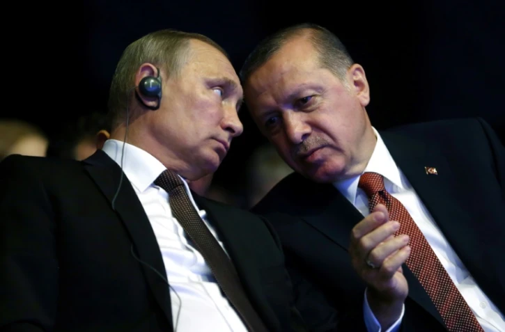 Les présidents russe, Vladimir Poutine, et turc, Recep Tayyip Erdogan, le 10 octobre 2016 à Istanbul