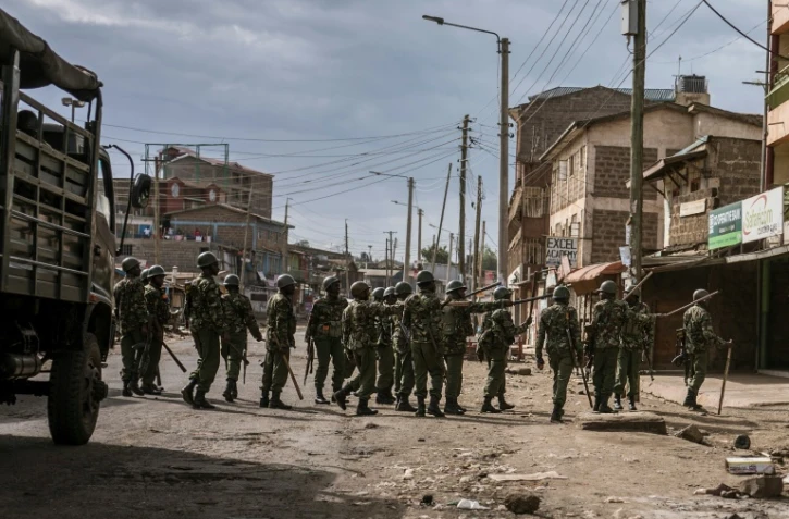 Déploiement de forces de l'ordre dans un bidonville de Nairobi acquis à l'opposition, le 29 octobre 2017