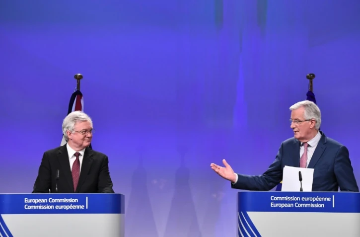 Le ministre britannique chargé du Brexit David Davis et le négociateur en chef de l'UE Michel Barnier à Bruxelles, le 19 mars 2018