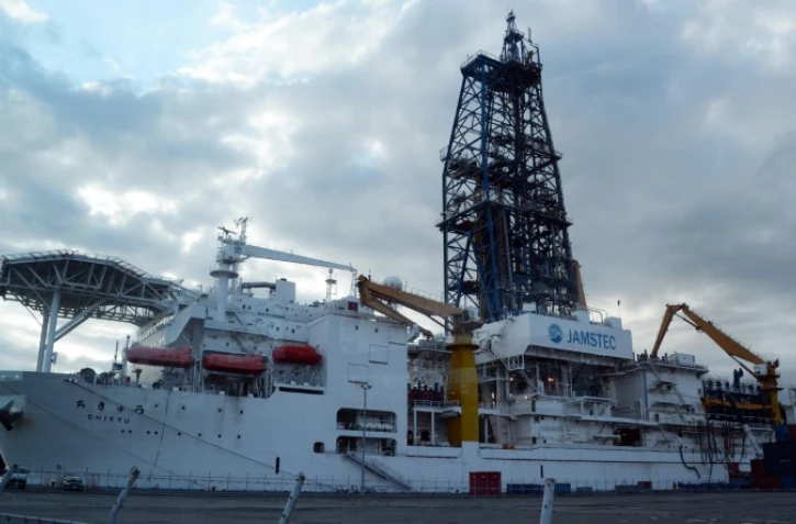 Le navire japonais de forage en eaux profondes Chikyu au port de Shimizu, dans la préfecture de Shizuoka, le 11 septembre 2013