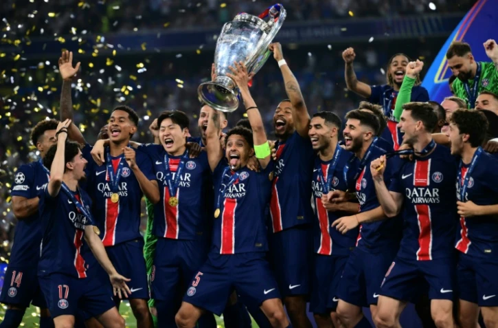 Les joueurs du PSG avec le trophée de la Ligue des champions, le 31 mai 2025 à Munich