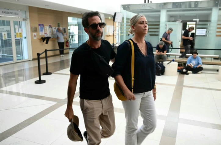 Caroline Darian et son frère Florian P. arrivent au palais de justice d'Avignon pour le procès de leur père, le 2 septembre 2024