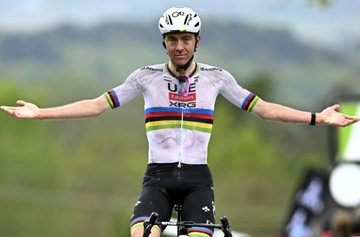 Le Slovène Tadej Pogacar (UAE) à l'arrivée de la Flèche Wallonne, le 23 avril 2025 à Huy, en Belgique.