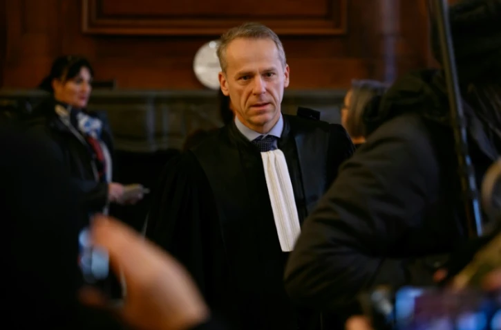 Le procureur général Etienne Manteaux s'installe avant le début du procès de Nicolas Zepeda devant la cour d'assises de la Haute-Saône, le 4 décembre 2023 à Vesoul