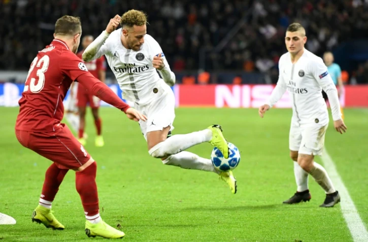 La star du PSG Neymar contre Liverpool devant son coéquipier Marco Verratti en Ligue des champions, le 28 novembre 2018 au Parc des Princes