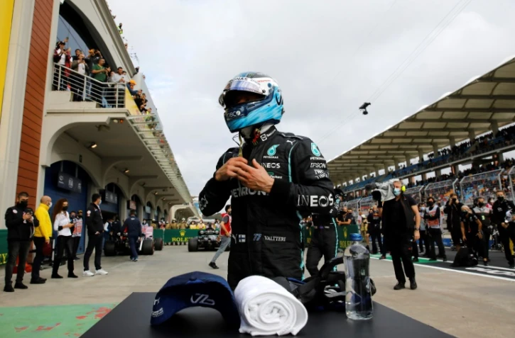 Le pilote finlandais de Mercedes Valtteri Bottas en pole après une séance qualificative bien maîtrisée par son écurie sur le circuit d'Istanbul Park, le 9 octobre 2021