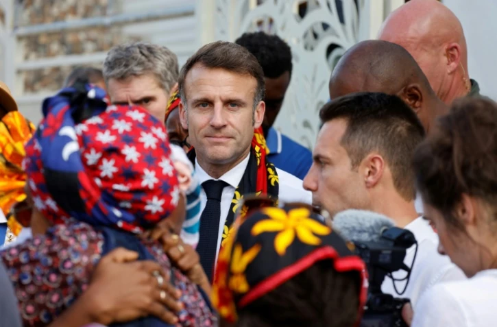 Emmanuel Macron lors de sa première visite à Mayotte après le passage du cyclone Chido, le 19 décembre 2024
