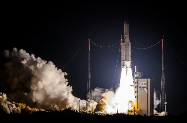 Une fusée Ariane 5 au décollage, le 24 août 2016 à Kourou, en Guyane